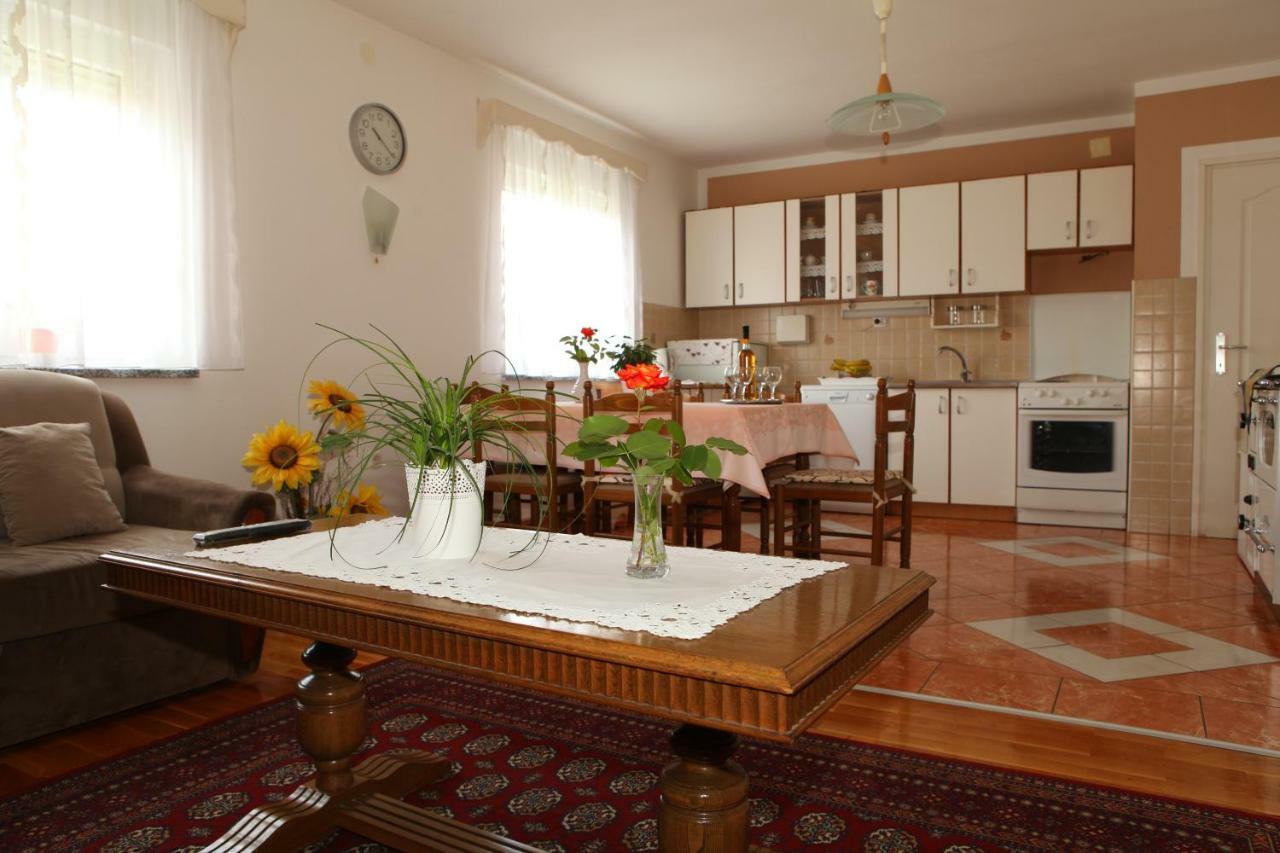 Appartement Apartman Matej à Otočac Extérieur photo